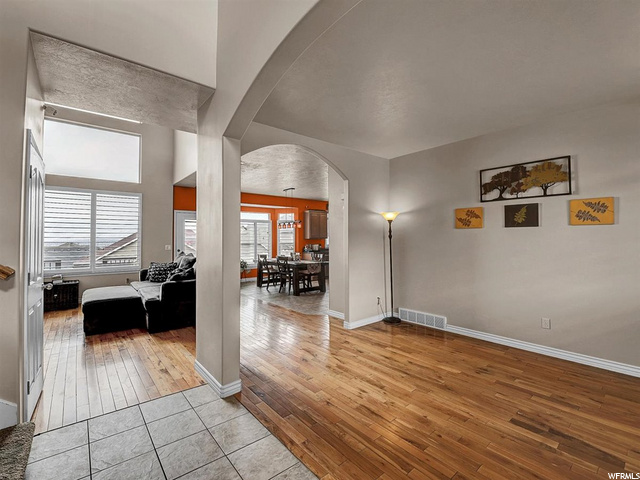 237 E Red Leaf Dr, Draper, UT 84020 — photo 2