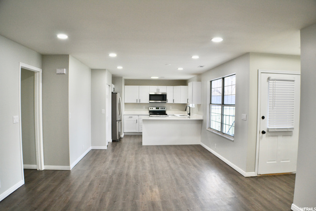 683 E Vine St, Murray, UT 84107 — photo 2