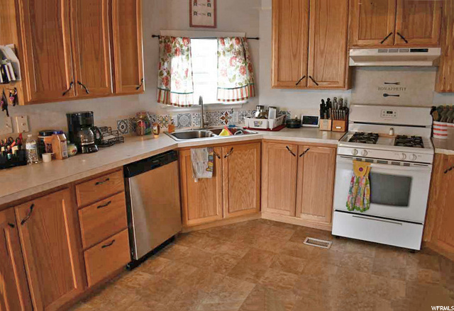 438 E 200 S, Nephi, UT 84648 — photo 7