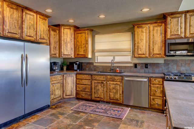 192 E Hatchery Rd, Bicknell, UT 84715 — photo 6