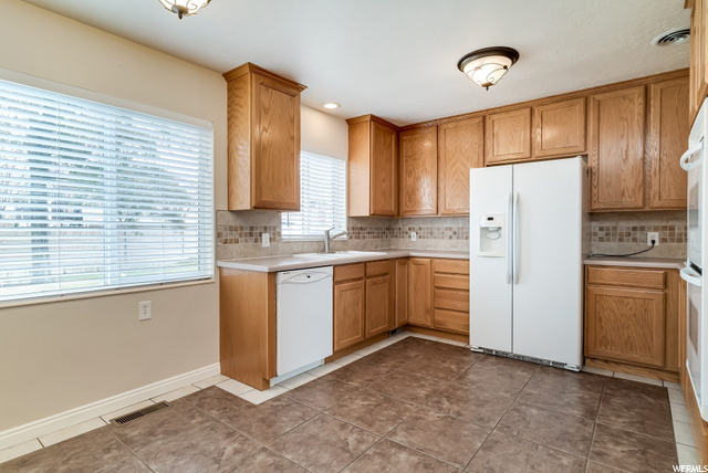 93 E Center St, Clearfield, UT 84015 — photo 9
