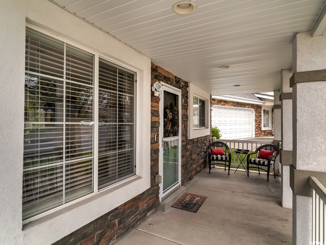 1112 S Creekside Dr E, Ogden, UT 84404 — photo 2