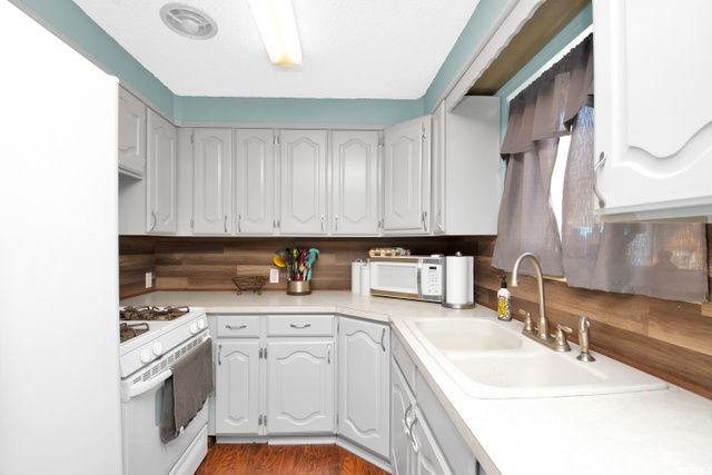 431 N 200 W, Clearfield, UT 84015 — photo 7