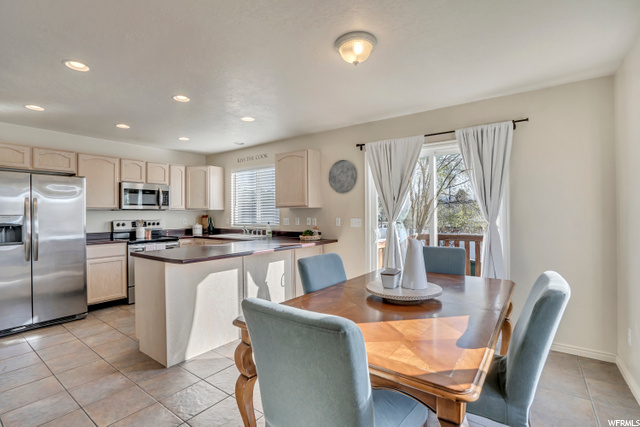 768 W 1240 N, Clinton, UT 84015 — photo 3