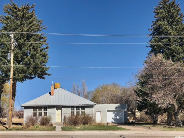 330 N State St, Ferron, UT 84523 — photo 2