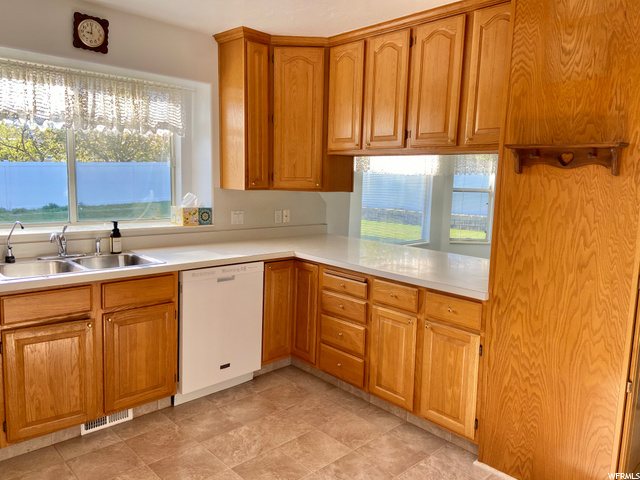 653 S 360 E, Salem, UT 84653 — photo 8
