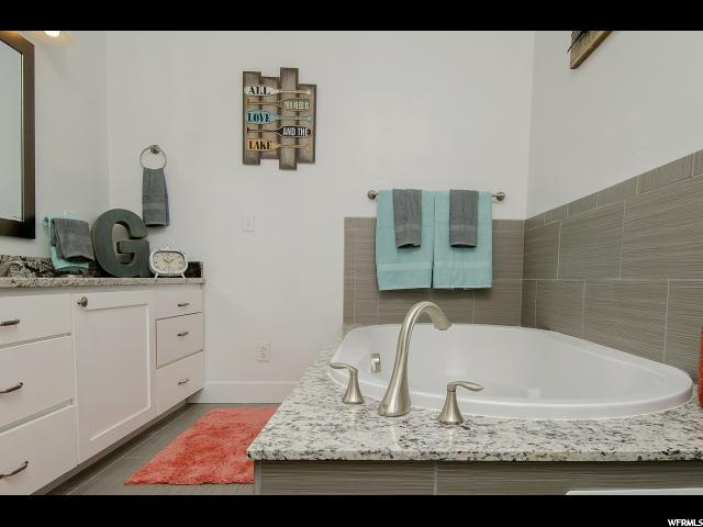 Master bath jetted tub