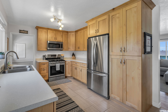 401 W 3200 S, Bountiful, UT 84010 — photo 12