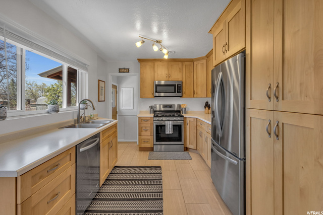 401 W 3200 S, Bountiful, UT 84010 — photo 10