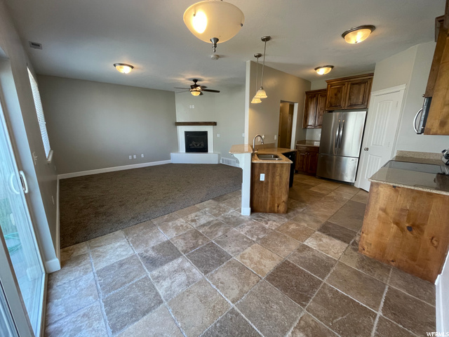 Kitchen & Family Rm