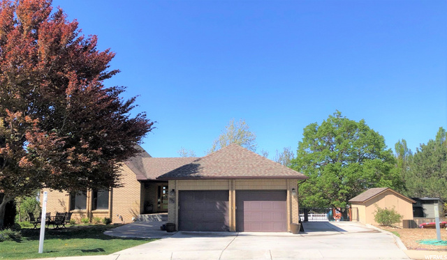 983 N Oakridge Dr W, Farmington, UT 84025
