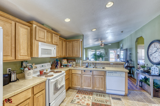 4226 E Juniper Cliffs Dr, Kanab, UT 84741 — photo 9