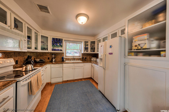 153 E 300 N, Moab, UT 84532 — photo 11