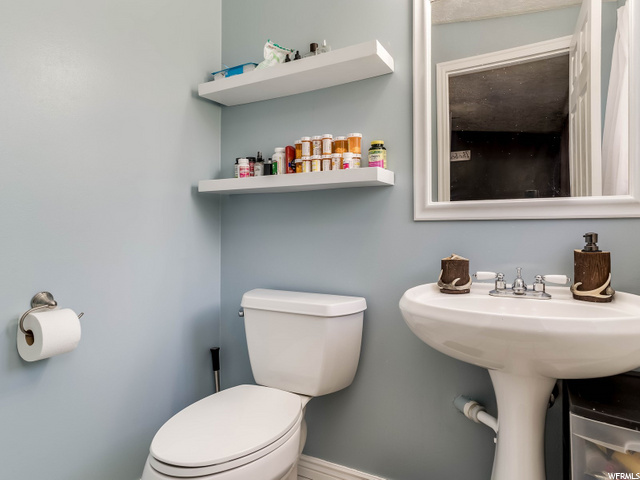 489 Barlow, Clearfield, UT 84015 — photo 10