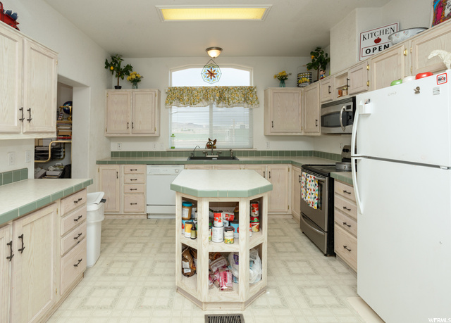 2925 N Interchange Rd E, Sigurd, UT 84657 — photo 12