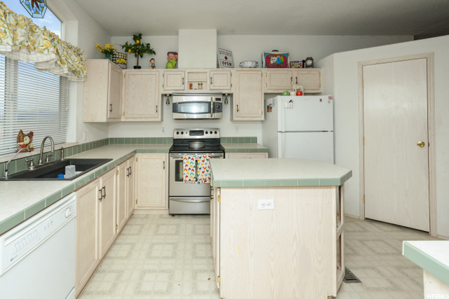 2925 N Interchange Rd E, Sigurd, UT 84657 — photo 11