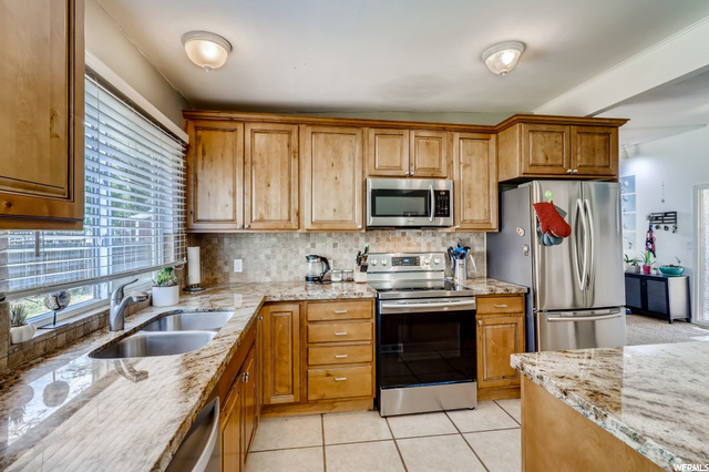 861 E Baker Dr, Midvale, UT 84047 — photo 4