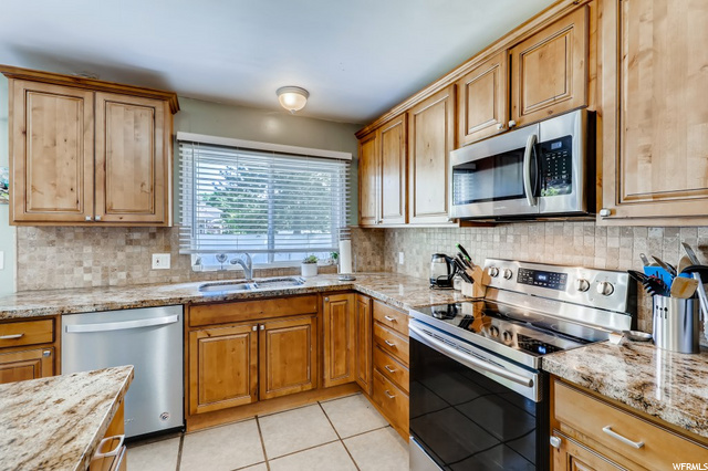 861 E Baker Dr, Midvale, UT 84047 — photo 3