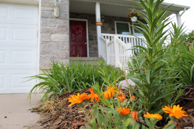 642 W Kit Carson Cir N, Centerville, UT 84014 — photo 2
