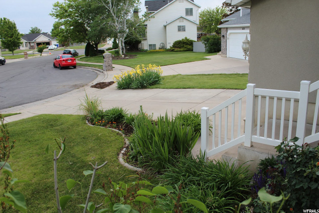 642 W Kit Carson Cir N, Centerville, UT 84014 — photo 3