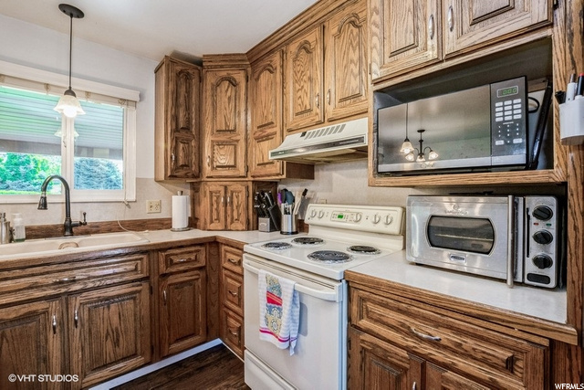 5848 S 2325 W, Roy, UT 84067 — photo 9