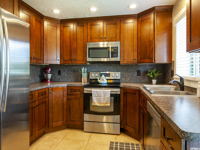 317 W 2300 S, Clearfield, UT 84015 — photo 6