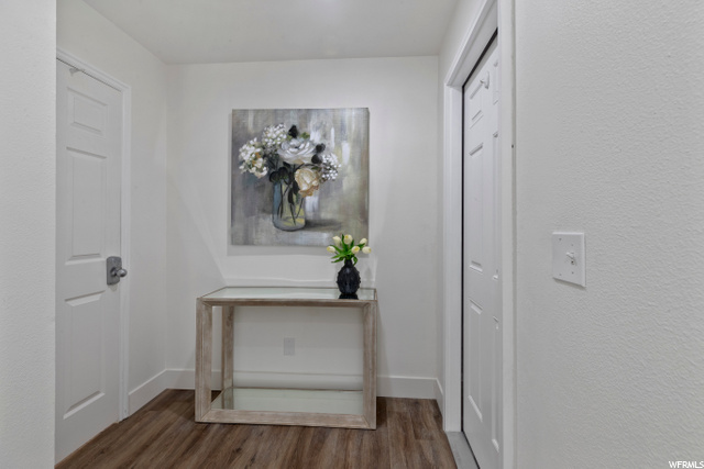 Entry Foyer has 2 separate entrances