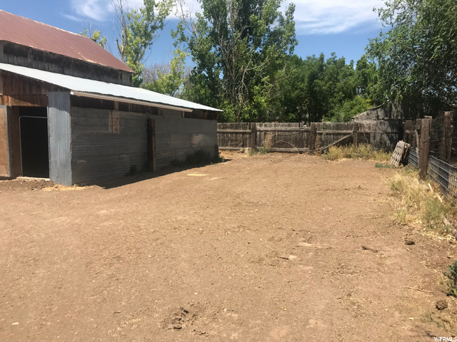 638 N 300 E, Nephi, UT 84648 — photo 9