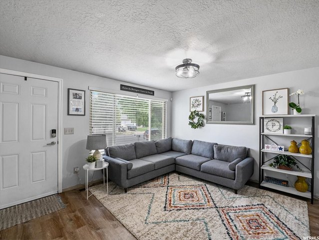 Upstairs family room picture 2
