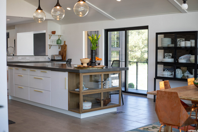 Custom Island with built ins