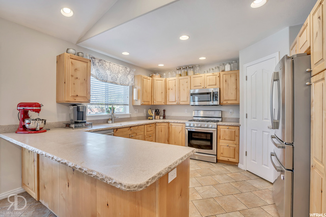 748 S 600 E, Layton, UT 84041 — photo 6