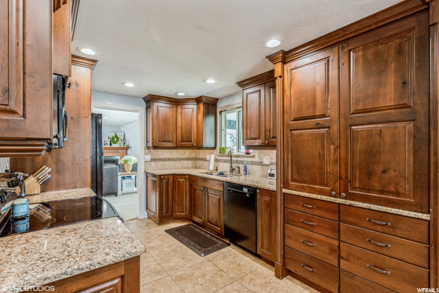 1048 E Hidden Valley Dr Dr, Fruit Heights, UT 84037 — photo 5