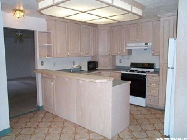 421 Saunders St, Murray, UT 84107 — photo 2