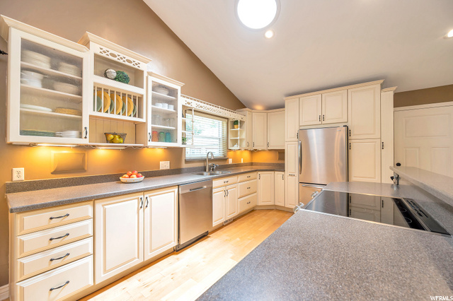 10235 S Vilas Dr E, Sandy, UT 84092 — photo 7