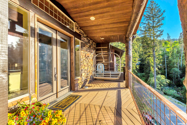 Front Porch w/ Ski Chair