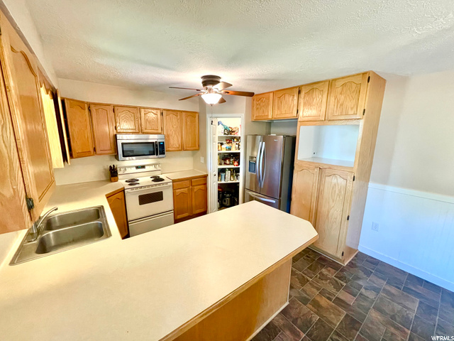 651 W 1060 N, Clinton, UT 84015 — photo 6