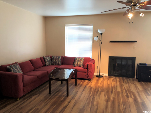 Living Room/Fireplace