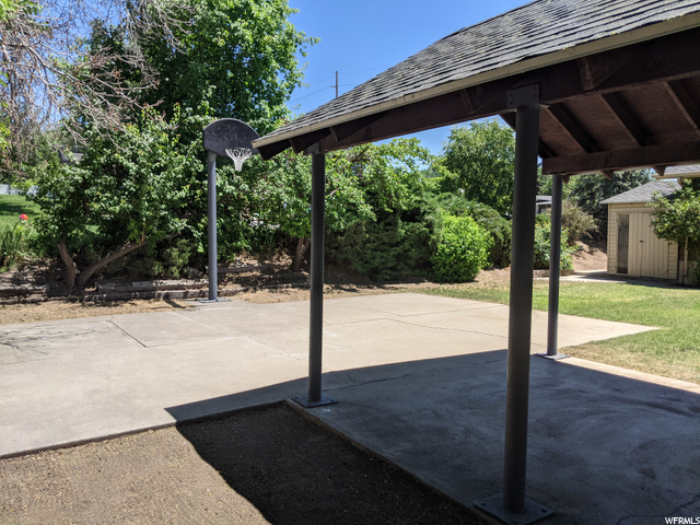 Patios with Basket Ball