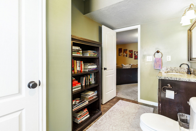 Full bath off main family room