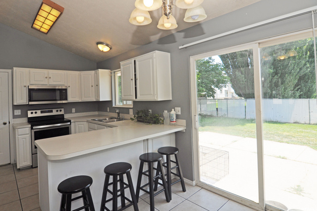 929 W 2075 N, Clearfield, UT 84015 — photo 6