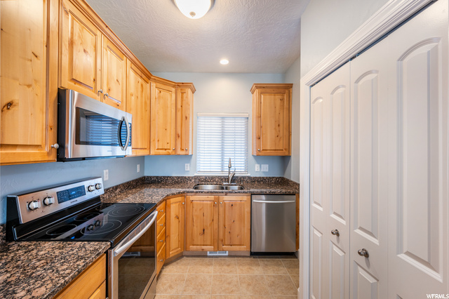 582 E Normandy Loop Ln, Draper, UT 84020 — photo 7