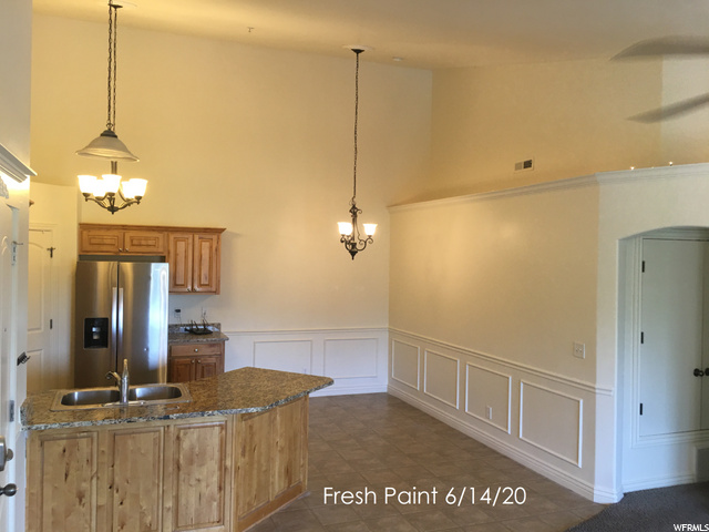 Open kitchen w/vaulted ceilings