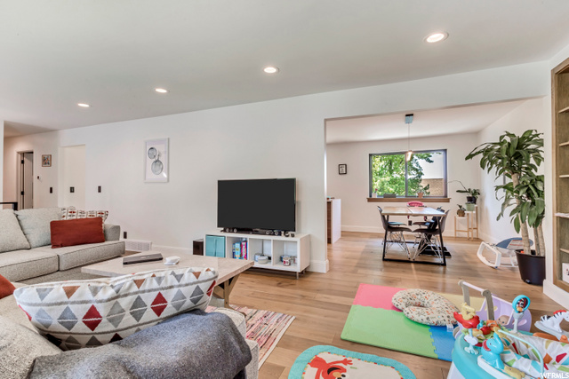 9852 S Kramer Dr E, Sandy, UT 84092 — photo 5