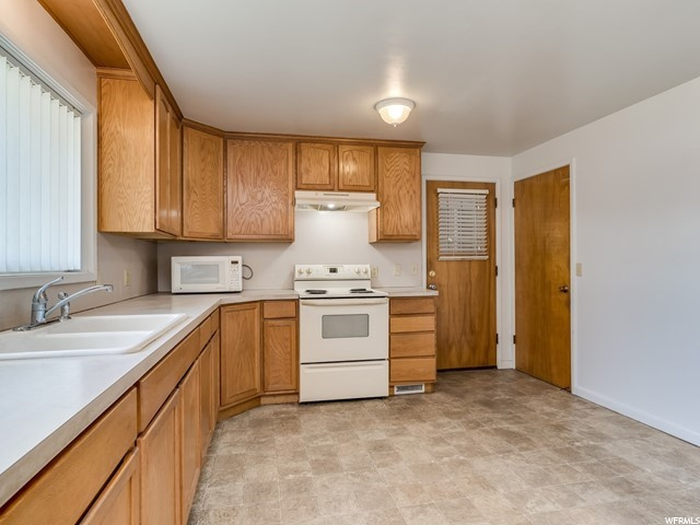 98 W 2400 N, Sunset, UT 84015 — photo 7