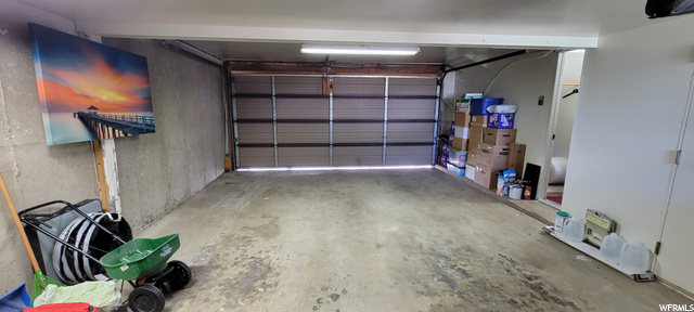 2 car garage / w opener
