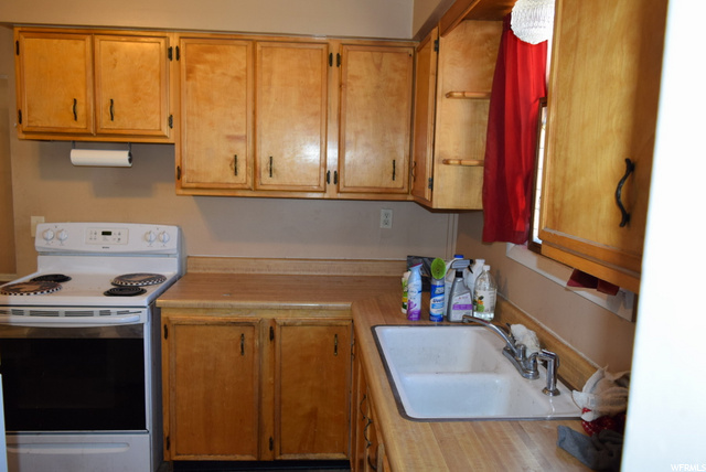 718 Royal St, Helper, UT 84526 — photo 10