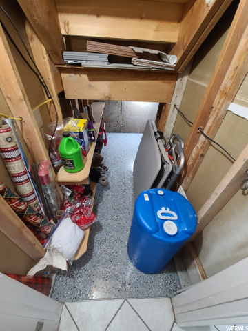 Epoxy floor in crawlspace storage