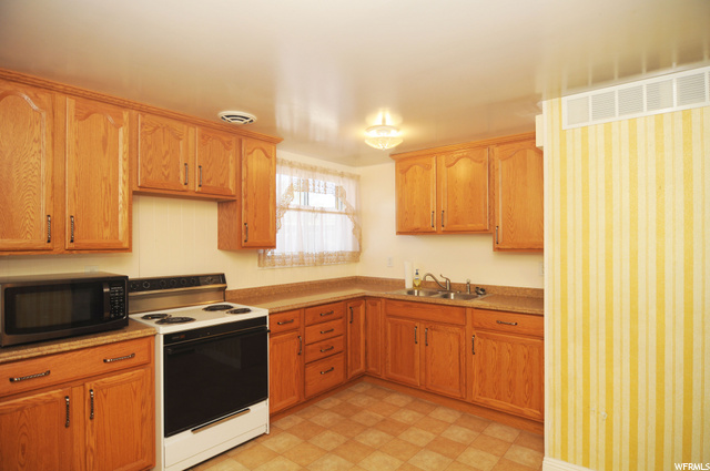 845 S Birch St E, Clearfield, UT 84015 — photo 5