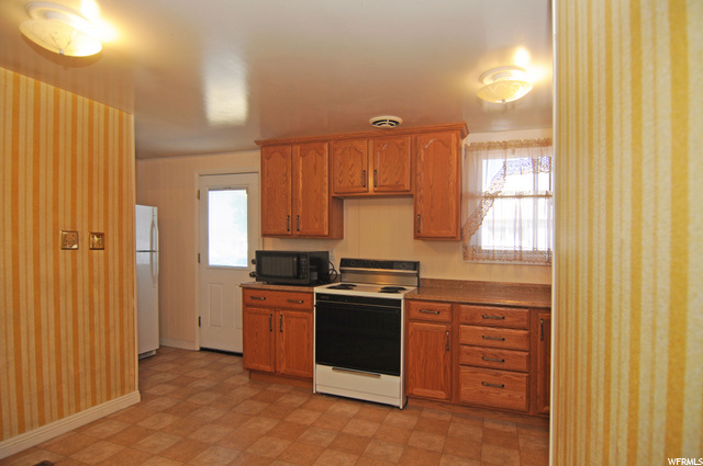 845 S Birch St E, Clearfield, UT 84015 — photo 4