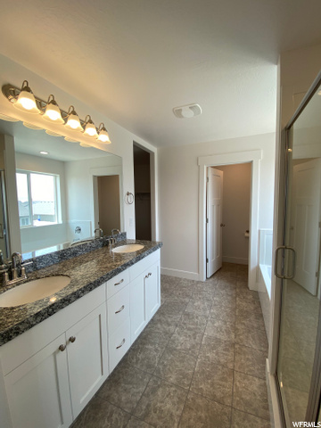 Ensuite Master Bath w/ Double Sinks